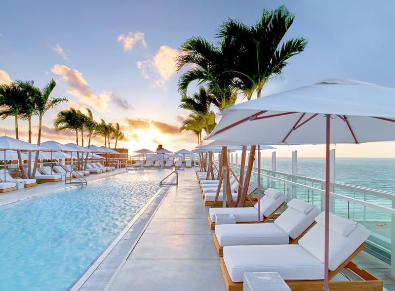 1 Отель South Beach открывается в Майами