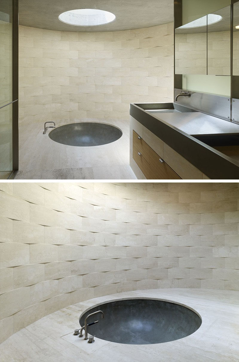 Идеи плитки для ванной комнаты - установите 3D-плитку, чтобы добавить текстуры в вашу ванную комнату // Слегка изогнутые плитки на стенах этой ванной комнаты расположены так, чтобы вы могли ясно видеть их уникальную форму, которая придает ванной текстурный вид.