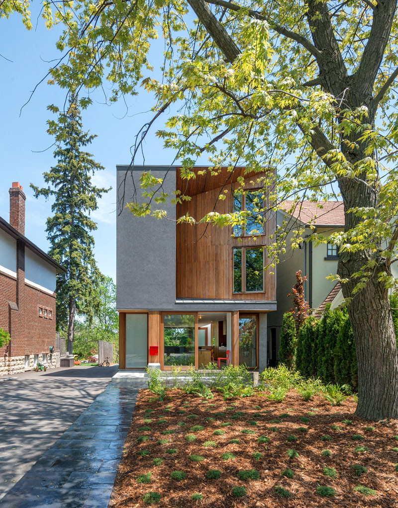 Дом Bala Line House, расположенный в Торонто, Канада , спроектирован Williamson Chong Architects. 