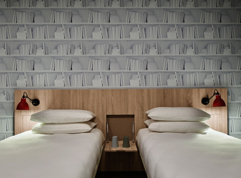 Идеи дизайна гостиничных номеров для использования в собственной спальне // Включите откидную тумбочку.
