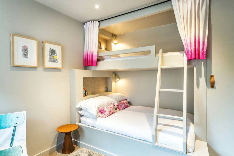 12 примеров спален со встроенными двухъярусными кроватями.