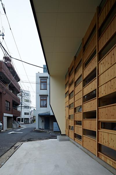 Клетчатый дом от бюро архитекторов Такеши Шикаучи