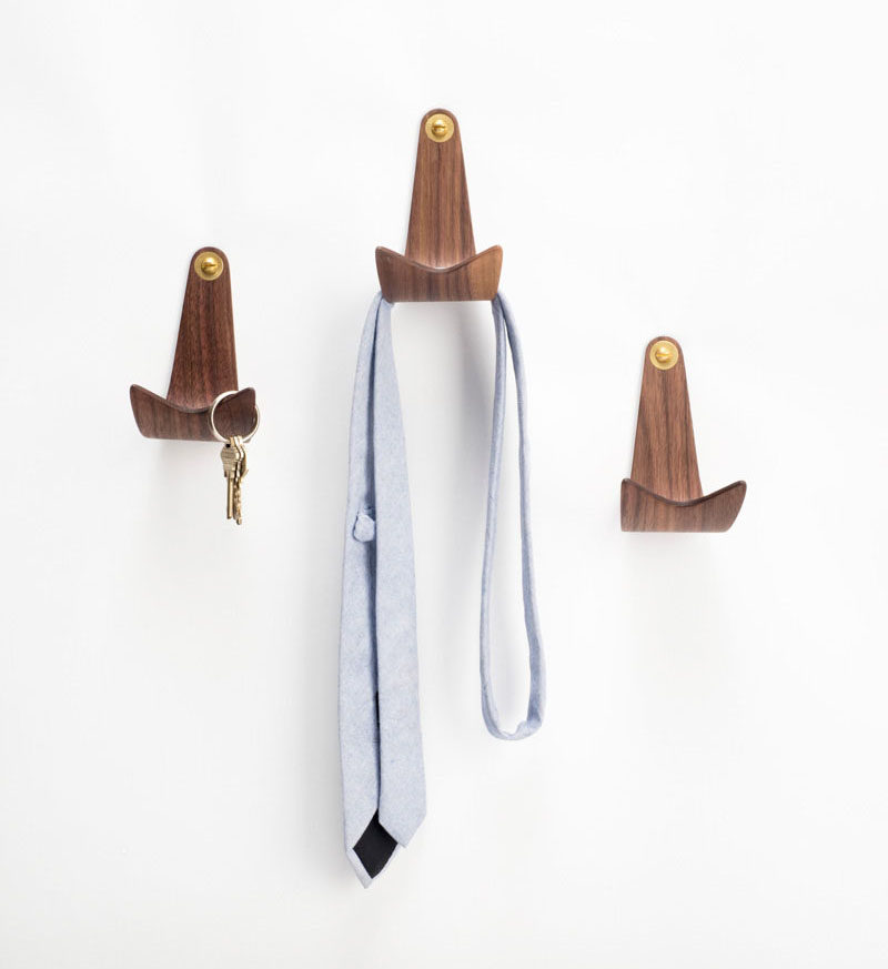 11 креативных крючков для одежды, чтобы ваша одежда и сумки не лежали на полу // У этих крючков есть две узкие точки на конце, позволяющие удерживать мелкие вещи, например кольца для ключей, но они достаточно изогнуты, чтобы удерживать большие вещи, такие как куртки, сумки или шляпы . # Крючки # Крючки # Модерн # Крючки