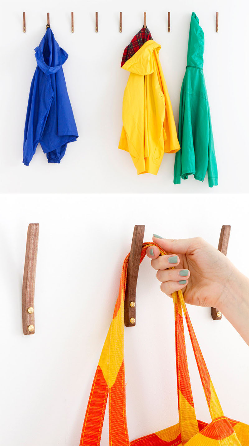 11 креативных крючков для верхней одежды, чтобы уберечь вашу одежду и сумки от пола // Этот простой деревянный крючок, изогнутый паром, добавляет тепла вашим стенам, и они достаточно прочные, чтобы повесить куртки, рюкзаки, рубашки и шарфы. # Крючки # Крючки # Модерн # Крючки