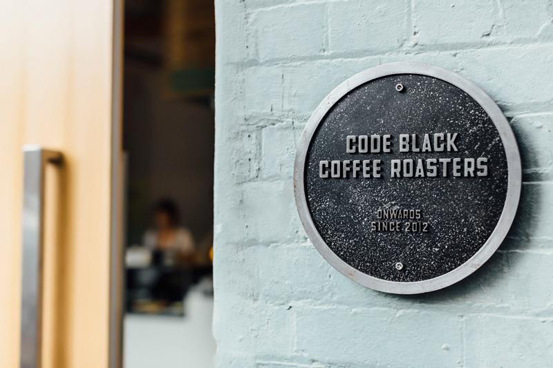  Code Black Cafe от Zwei Interiors Architecture 