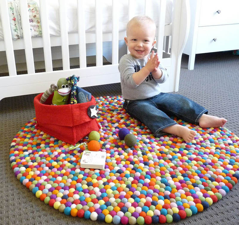 Круглый коврик из множества цветных фетровых шариков. # Детский коврик # Красочный коврик # Современный коврик # Детский коврик