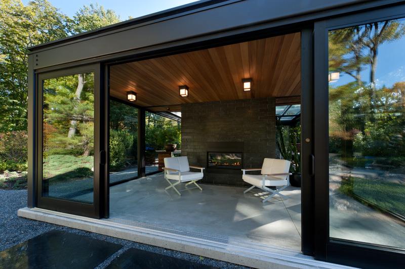Стеклянный дом в саду от Flavin Architects и Zen Associates