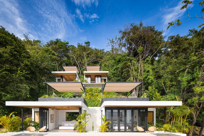  Studio Saxe недавно завершила строительство небольшого современного отеля Mint Santa Teresa в Коста-Рике, в котором эстетика европейского дизайна сочетается с коста-риканским мастерством. #ModernHotel #CostaRica #HotelDesign # Архитектура 