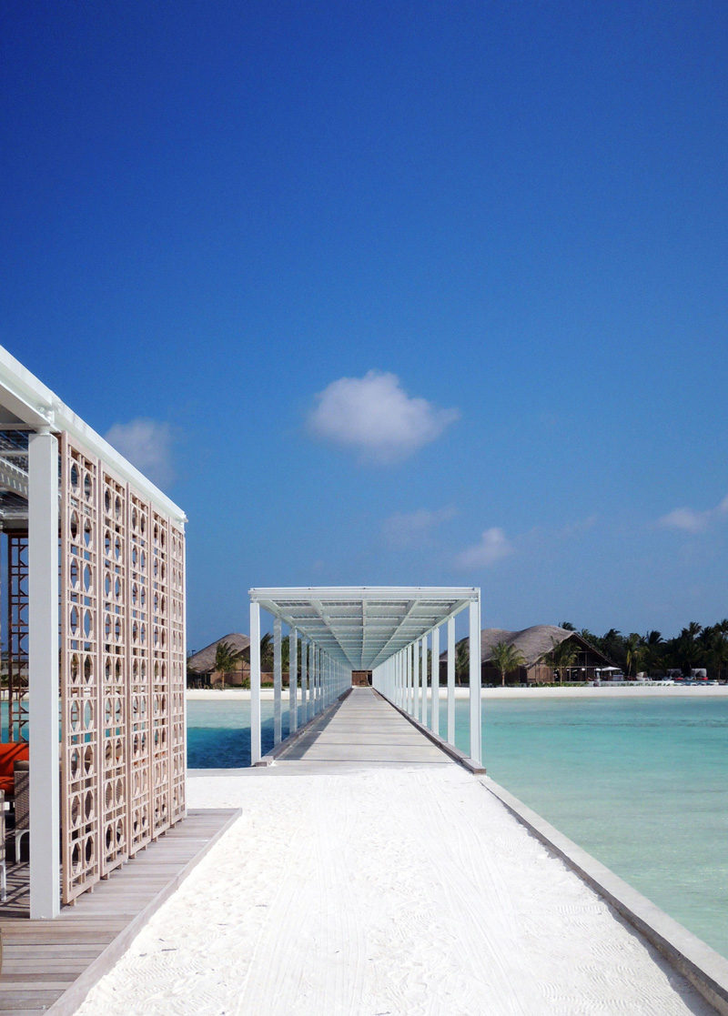 Первый в мире пятизвездочный гостевой курорт, работающий на солнечной энергии, открылся на Мальдивах и получил название Finolhu Villas от Club Med. 