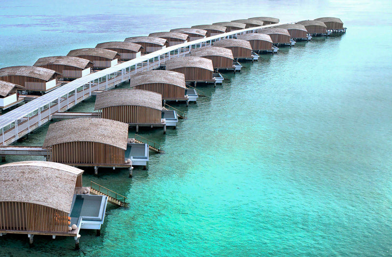 Первый в мире пятизвездочный гостевой курорт, работающий на солнечной энергии, открылся на Мальдивах и получил название Finolhu Villas от Club Med. 