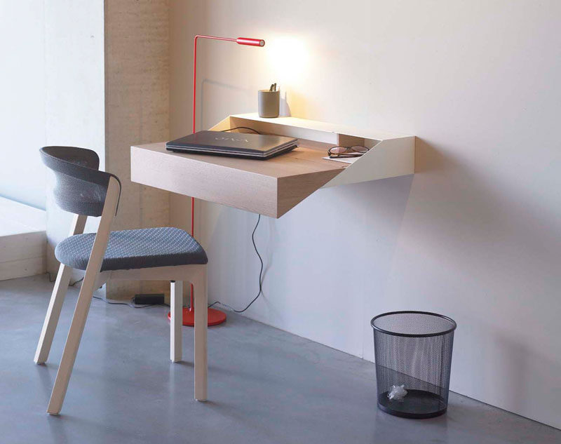 Этот минималистичный геометрический стол с плавающей стенкой идеально подходит для учебы или оплаты счетов.