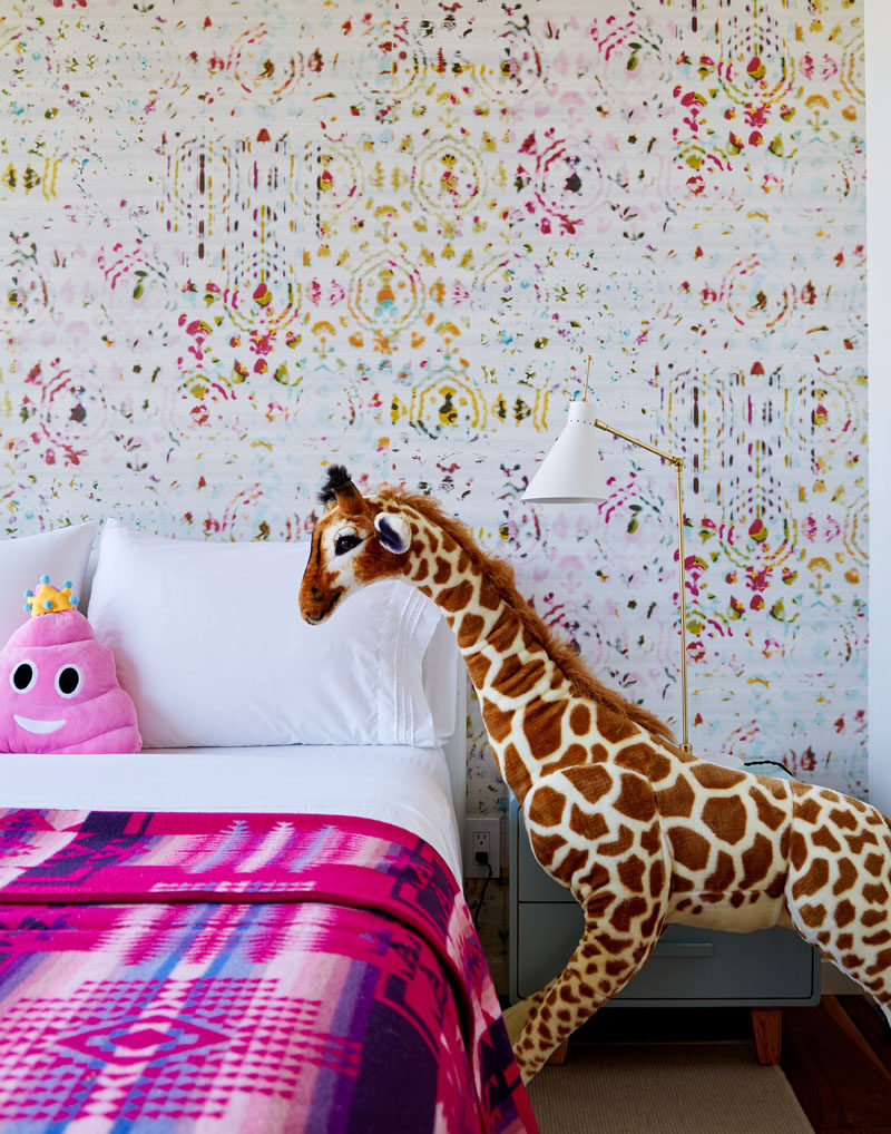 В детской спальне за создана красочная узорчатая стена. # СовременнаяСпальня # КрасочнаяСпальня 