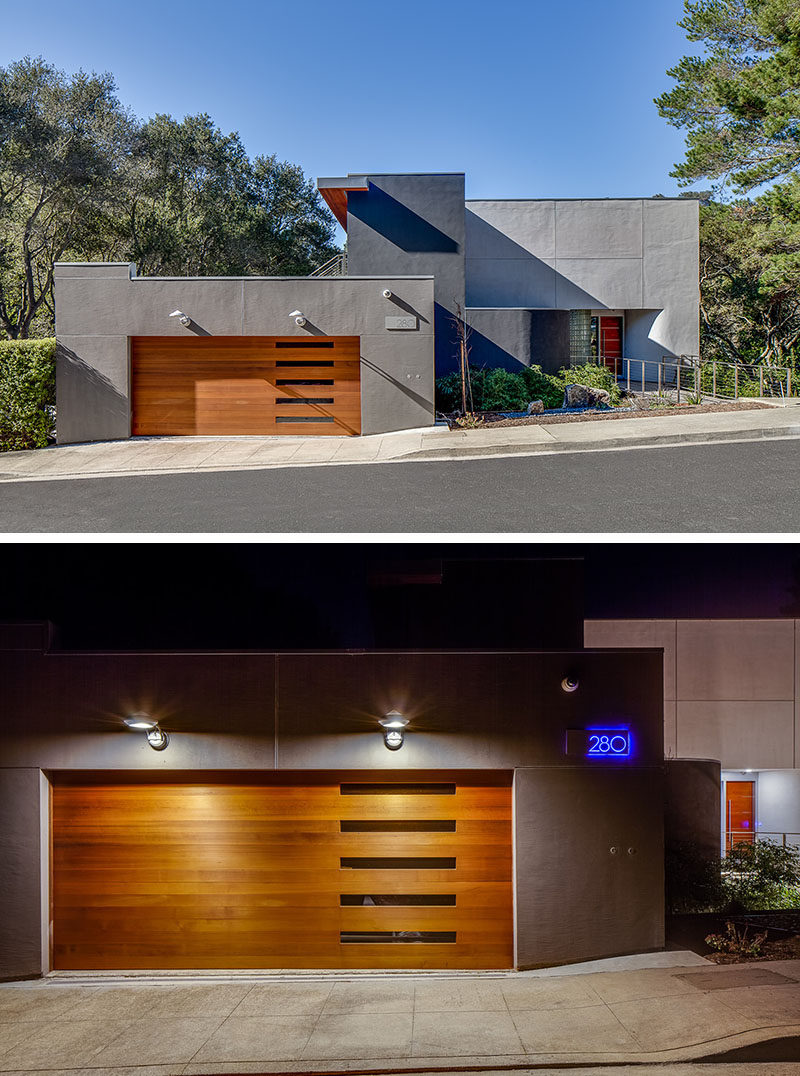 18 вдохновляющих примеров современных гаражных ворот // Пять горизонтальных окон в этих гаражных воротах придают им неповторимый вид, а свет над ними придает фасаду дома дополнительную безопасность.