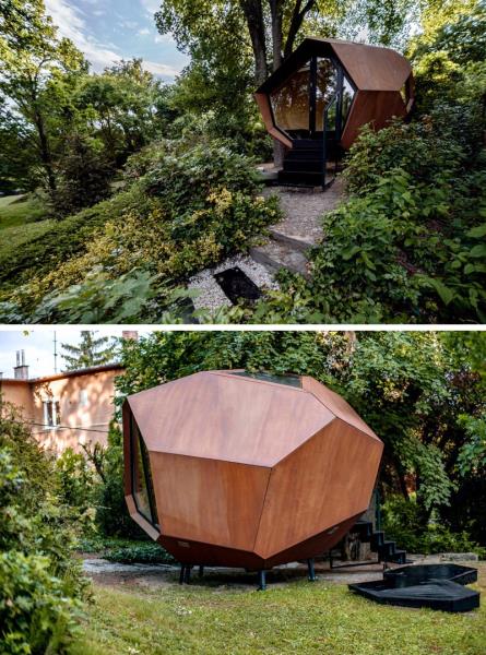 Hello Wood спроектировал и построил деревянную хижину геометрической формы, которая упрощает создание домашнего офиса на заднем дворе. # BackyardHomeOffice #HomeOfficeIdeas # BackyardOffice # Архитектура