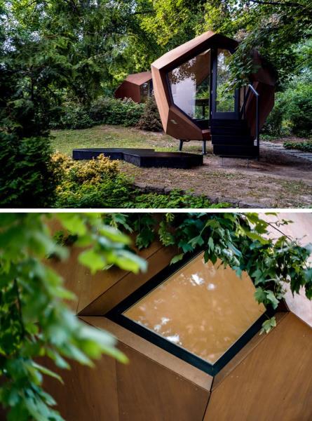 Hello Wood спроектировал и построил деревянную хижину геометрической формы, которая упрощает создание домашнего офиса на заднем дворе. # BackyardHomeOffice #HomeOfficeIdeas # BackyardOffice # Архитектура # HomeOffice