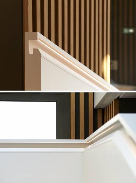 Одна из уникальных деталей конструкции лестницы - наличие встроенных перил. Поручень идеально совмещен с внутренней стороной и включает углубления по краям материалов и освещение, угол 60 ° которого освещает часть поручня, удерживаемую посетителями. # Поручень # Лестница со светом # Дизайн лестницы # Лестница