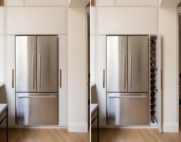 Высокие узкие шкафы по обе стороны от холодильника служат хранилищем вина и выдвижной кладовой.