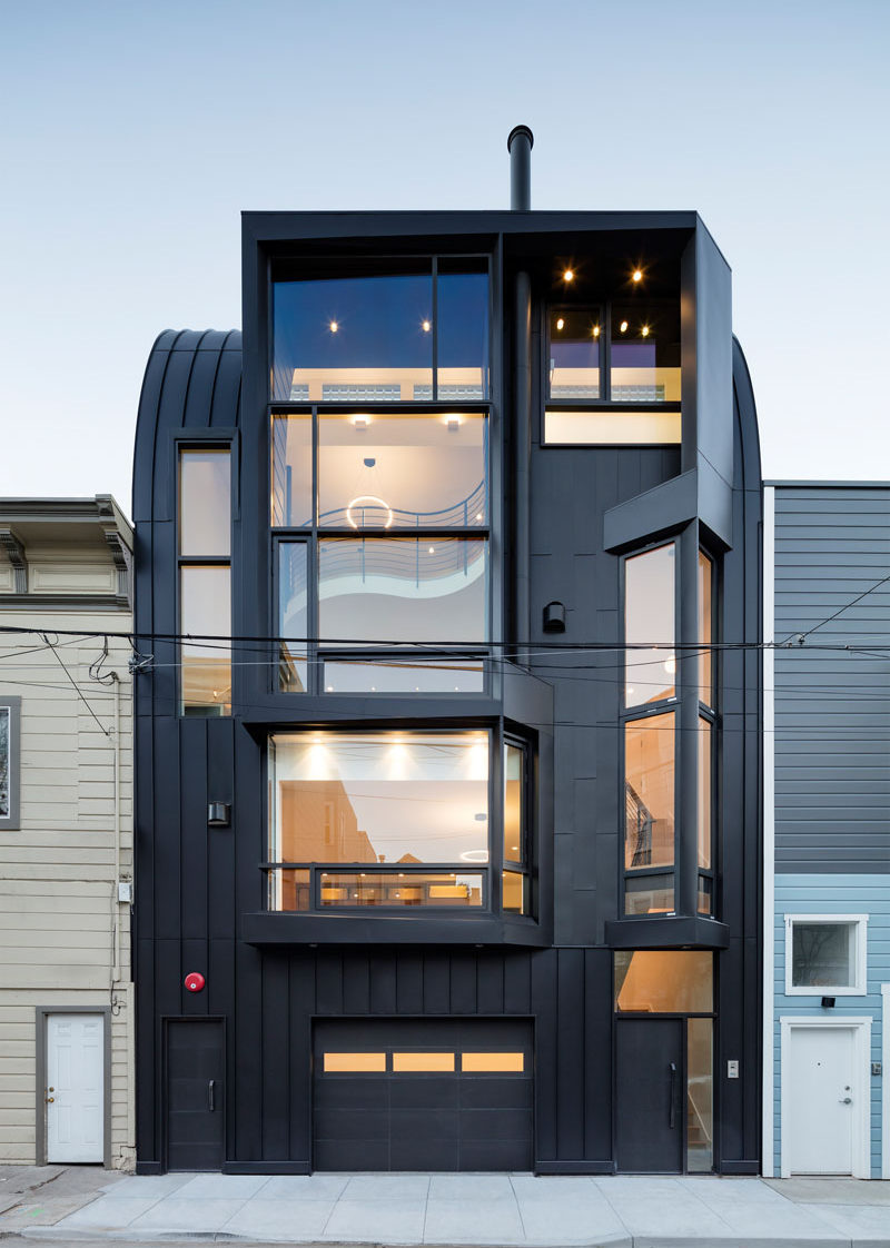 Этот черный жилой дом в Сан-Франциско , спроектированный архитектором Стивеном Филлипсом, находится в многофункциональном коммерческом и жилом районе, который включает в себя эклектичную группу представлением одно-четырехэтажных домов викторианской и эдвардианской эпохи 