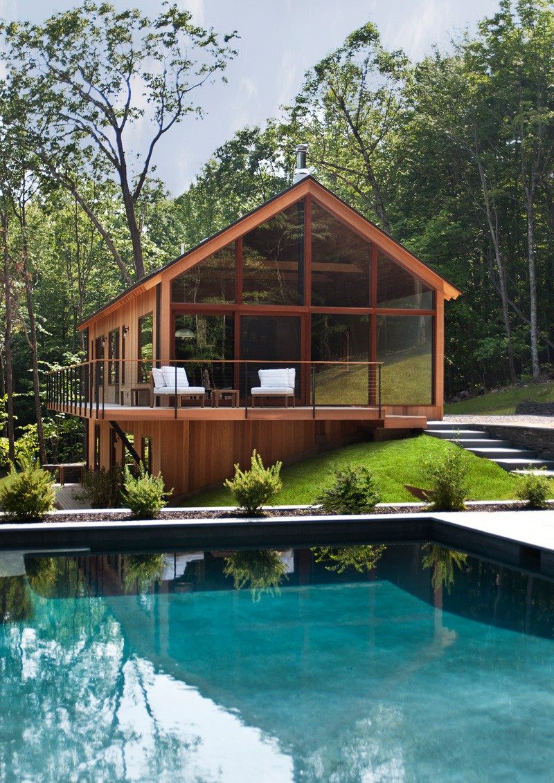 Этот деревянный дом расположен в лесу Катскиллс в Нью-Йорке 