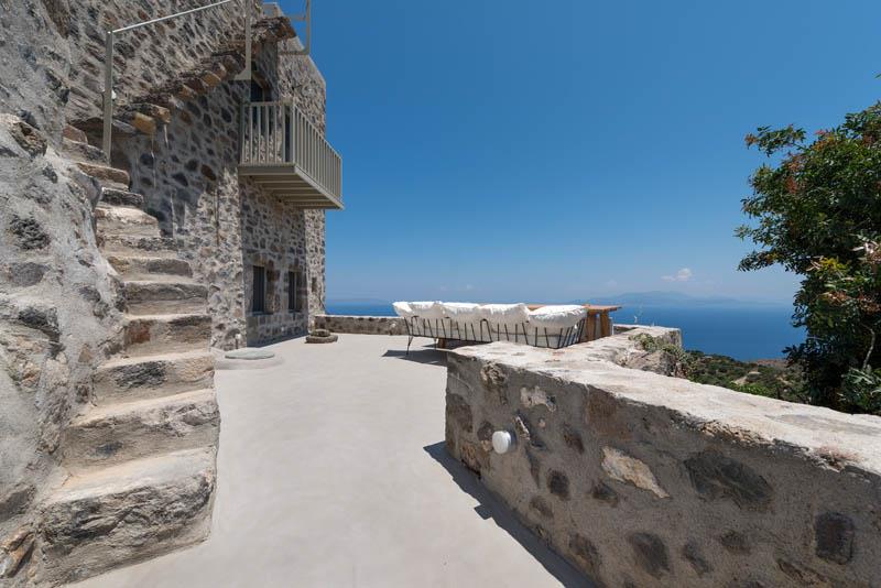 Уважительное современное обновление исторического дома в Греции