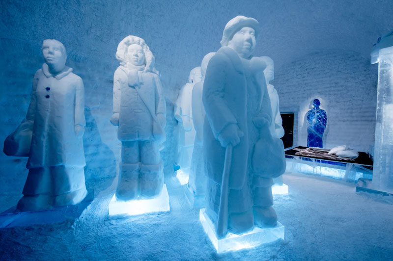 Шведский отель ICEHOTEL открылся в 2017 году. В этом отеле, сделанном изо льда, есть коллекция арт-люксов, оформленных в индивидуальном стиле и вырезанных вручную художниками со всего мира. #ICEHOTEL # Швеция # Путешествие # Искусство # Скульптура