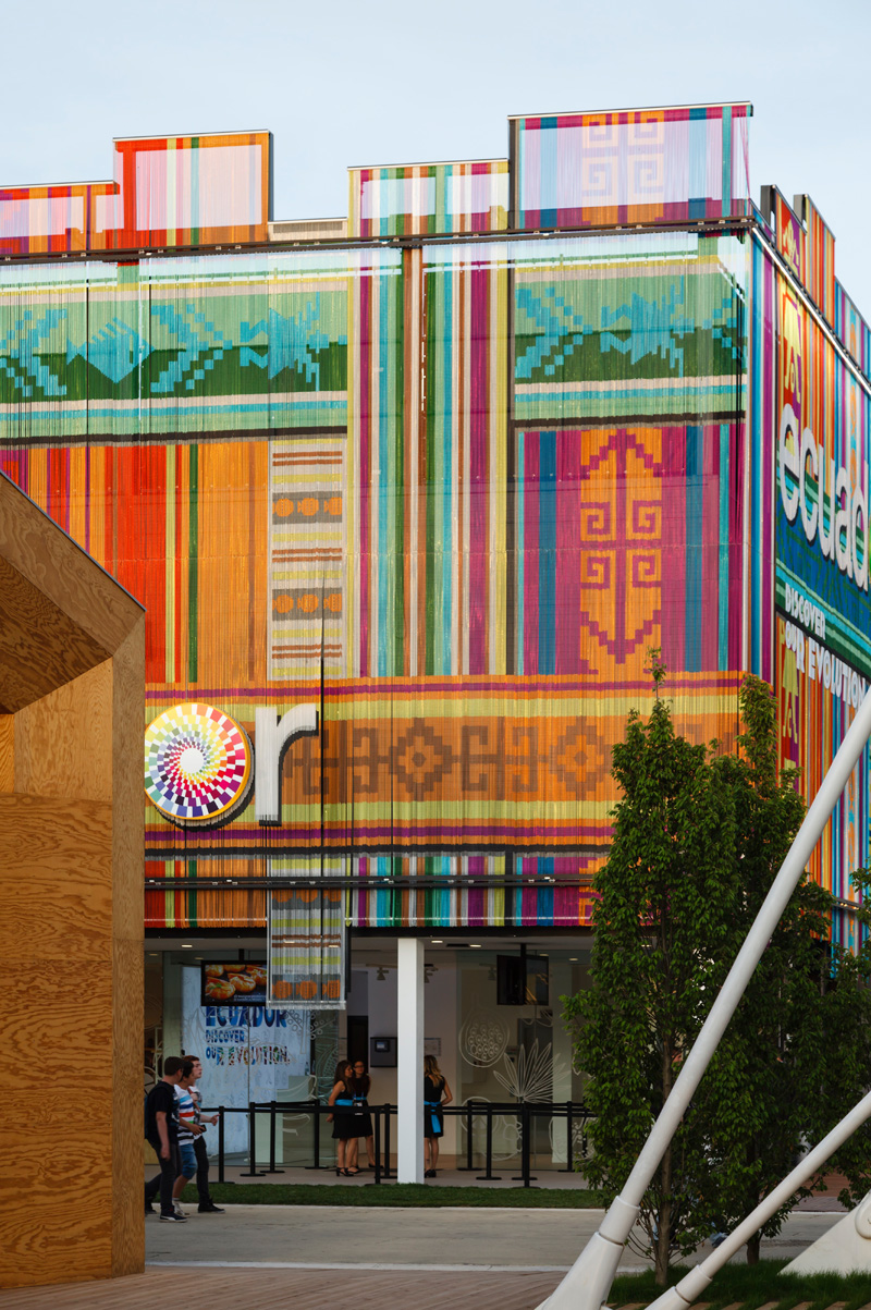 KriskaDECOR покрывает павильон яркими алюминиевыми шторами
