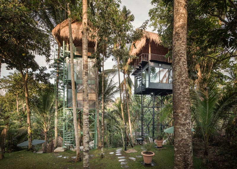 Бутик-отель Lift Treetop в Индонезии состоит из трех кабин, которые возвышаются над землей и встроены в окружающий тропический лес. # Travel #Indonesia #TreetopHotel #LiftTreetopHotel #VacationIdeas