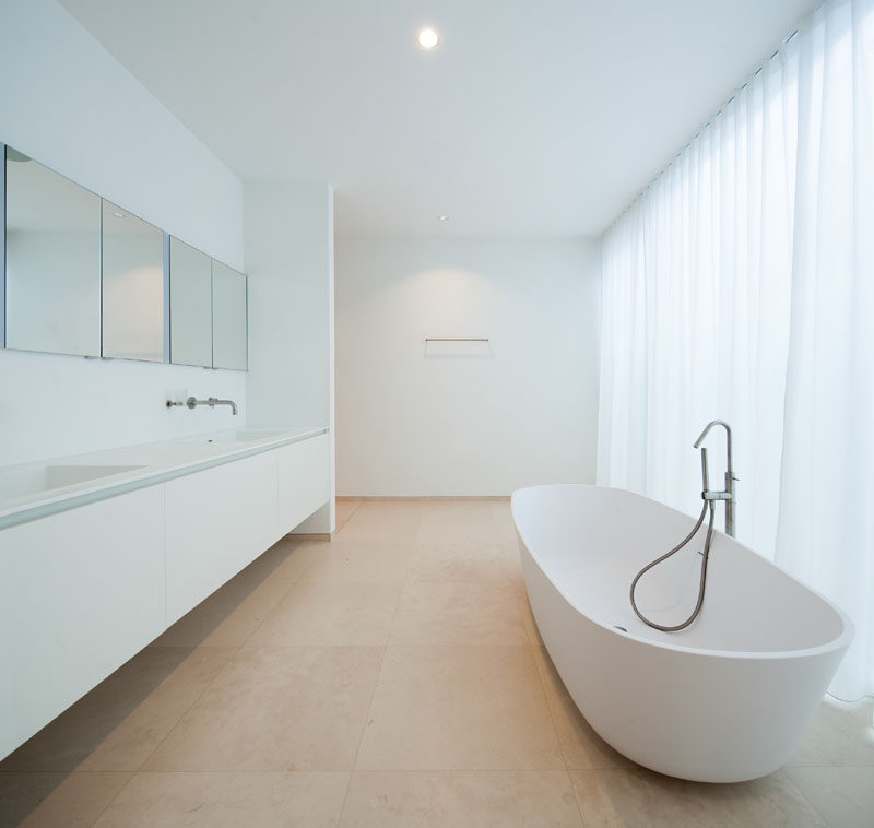 6 идей для создания минималистской ванной комнаты // Без беспорядка --- Беспорядок - худший кошмар минималистов. Ключом к созданию минималистской ванной комнаты является устранение беспорядка.