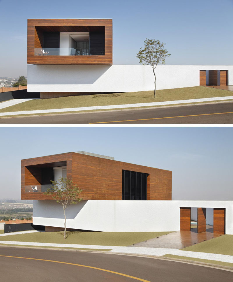 Этот современный дом в Бразилии имеет облицованный деревом бетонный ящик Кумару, простирается над длинной белой внешней стеной. 
