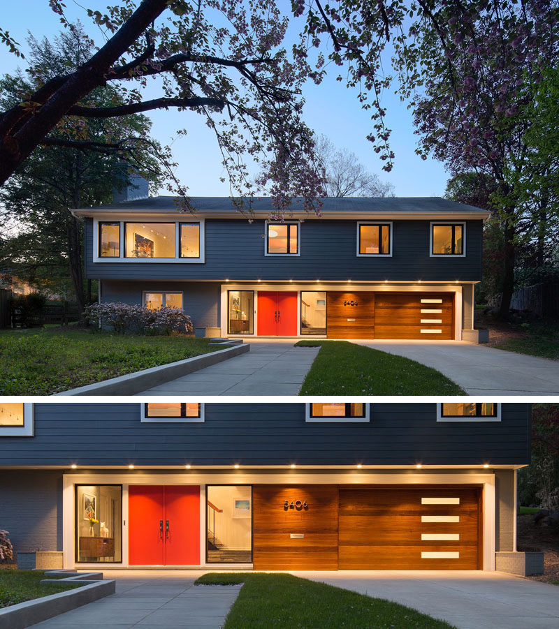 Между двумя окнами от пола до потолка большая ярко-красная двойная дверь выделяется среди экстерьера этого современного дома.