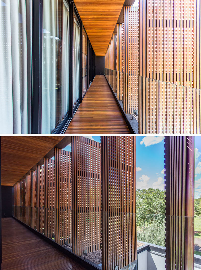 Архитектура F: POLES спроектировала A.B Residence, новый и современный дом, расположенный в Бразилии, с деревянными экранами на внешней стороне. #WoodScreens #ModernArchitecture #ModernHouse