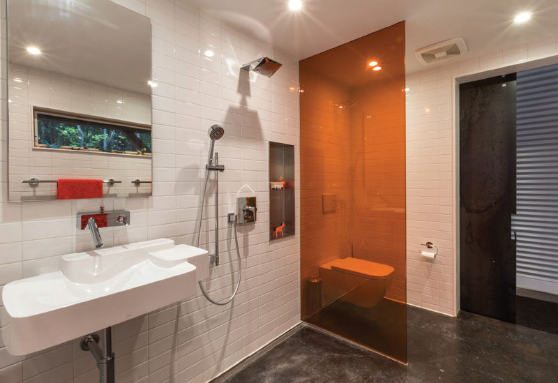 Современная ванная комната с окрашенным бетонным полом и лучистым отоплением. # Современная ванная # Бетонные полы 