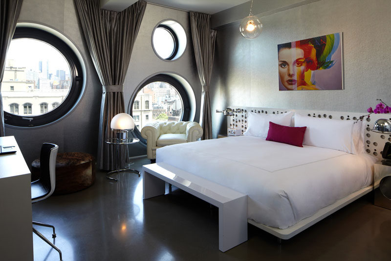 Идеи дизайна гостиничных номеров для использования в собственной спальне // Добавьте скамейку в конце кровати.