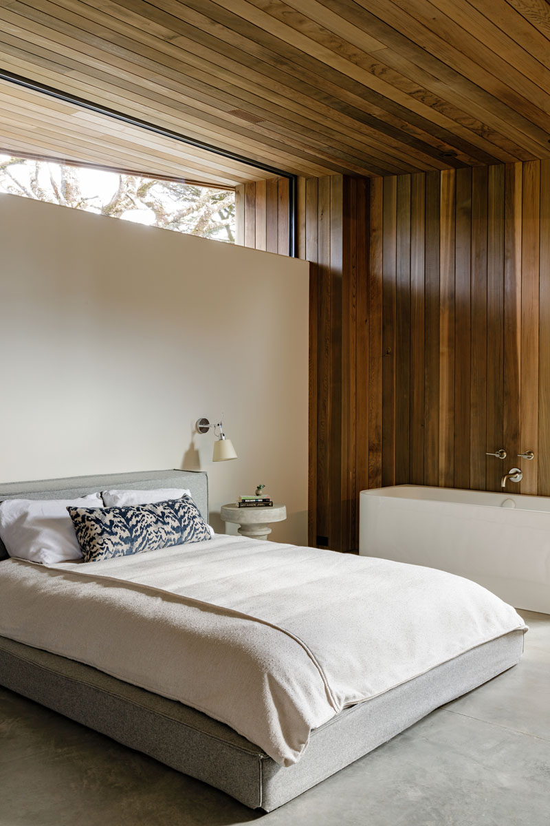Сайдинг из кедрового дерева # Деревянный сайдинг # Дизайн спальни # Деревянные стены # Современная спальня 