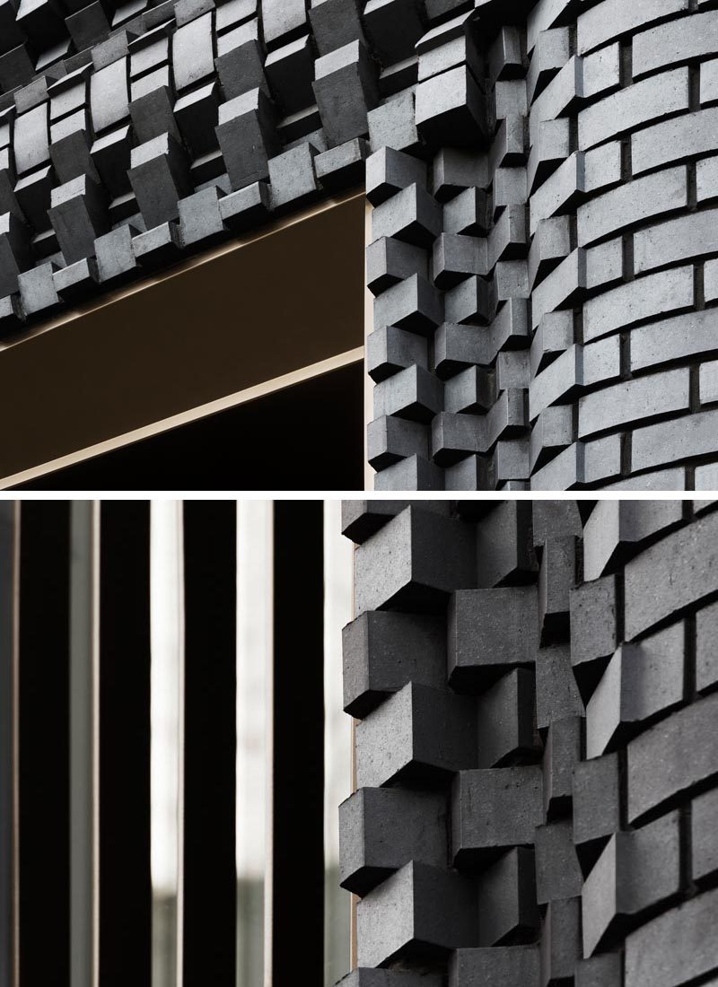 Здание в Лондоне имеет темный кирпичный фасад, состоящий из 5000 блоков. # InterlockingBrick # DarkFacade #BrickFacade # Архитектура