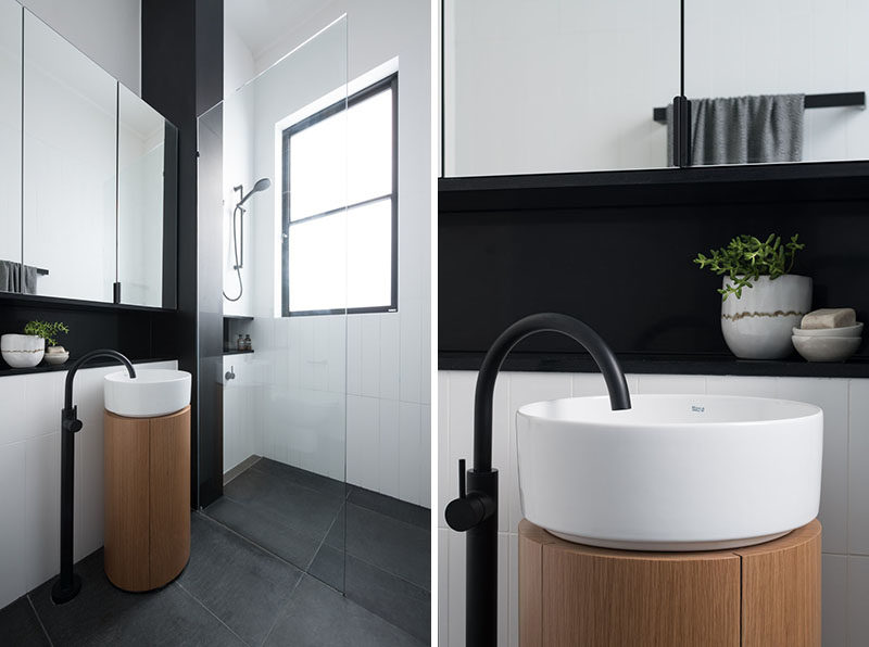 Идеи для ванных комнат - Эта современная ванная комната была разработана с минималистской раковиной на пьедестале, душевой кабиной и черными акцентами. # ВаннаяИдеи # Дизайн ванной # Современная