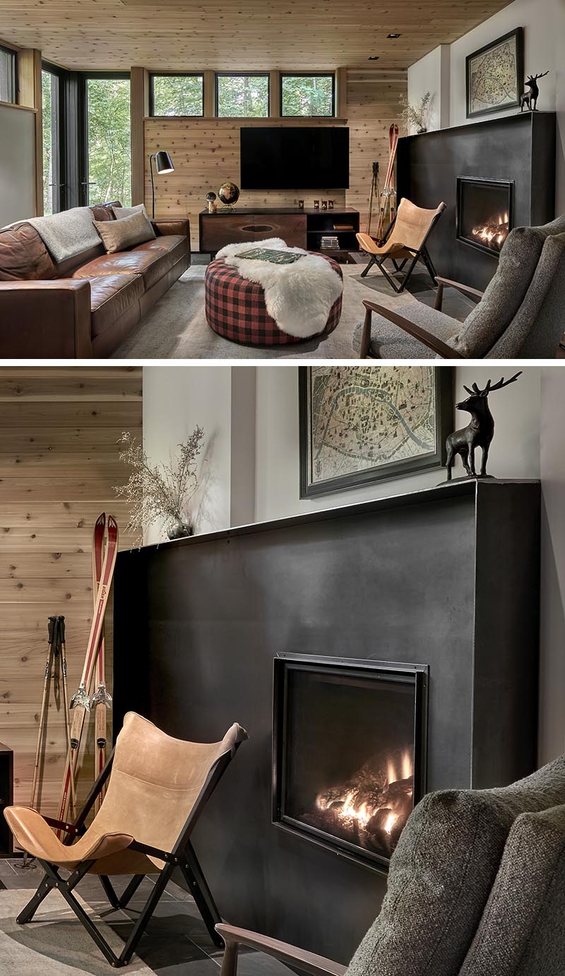 Обрамление камина из черной стали ручной работы привлекает внимание в этой уютной гостиной. #SteelFireplaceSurround #BlackSteelFireplace #FireplaceDesign #FireplaceSurround