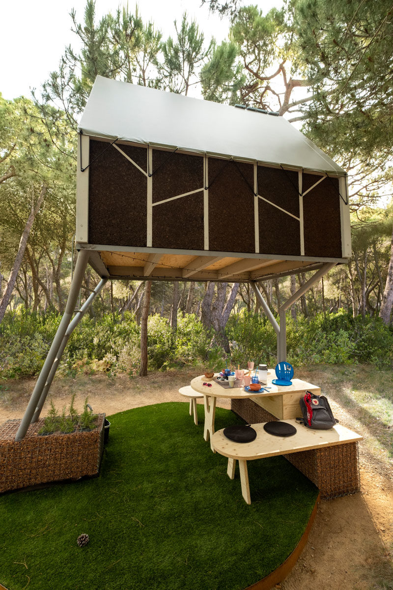 Архитекторы ERA разработали Pines Suite, современную интерпретацию коттеджа, которая также включает в себя элементы дизайна палатки и дома на дереве. # Дизайн # Архитектура # Кабина # Освещение # Палатка