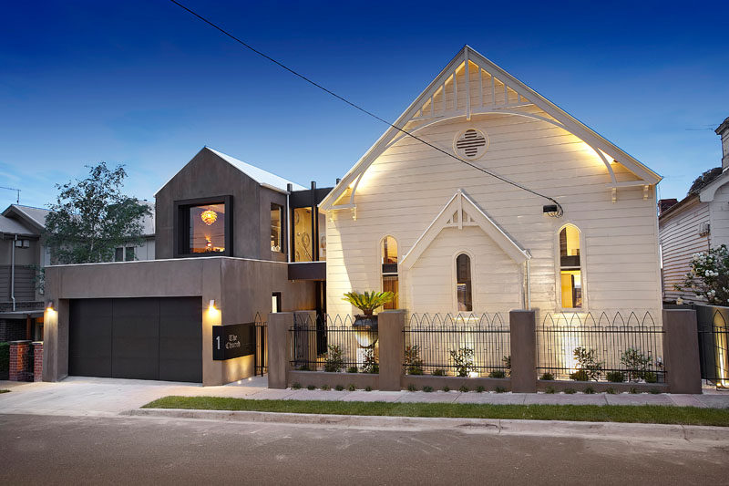 Bagnato Architects Превратили деревянную церковь в современный и просторный дом в пригороде Мельбурна, Австралия. #ChurchConversion #ModernHouse 