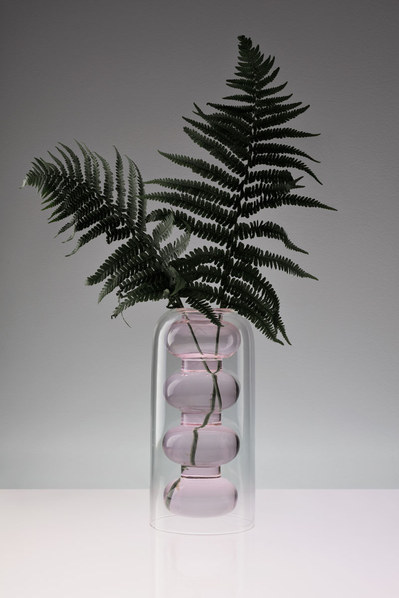Том Диксон разработал серию из трех современных стеклянных ваз как часть своей коллекции Bump. # Стекловаза # СовременныйДомашний декор # Домашний декор
