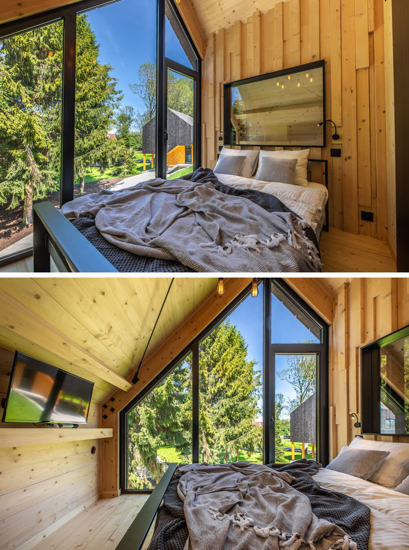 Идеи для спальни - в этой современной спальне подчеркнуты элементы из натурального дерева, а большие окна повторяют линию крыши. #BedroomIdeas #BedroomDesign # Windows