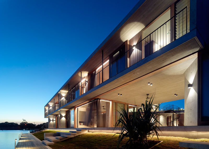 Компания Shaun Lockyer Architects (SLa) завершила строительство современного дома на берегу моря на Солнечном побережье в Квинсленде, Австралия, который позволяет максимально использовать возможности внутренней и внешней жизни. # Архитектура # Современный Дом