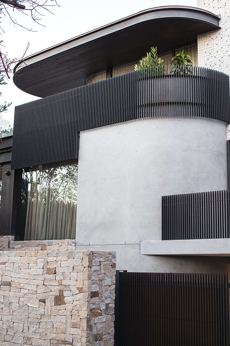  В качестве эстетического ориентира используется мост Харбор-Бридж в Сиднее, во внешней внешнейшивке этого современного дома слюдяная сталь из оксида железа, которая контрастирует с более легкими элементами дизайна. # Архитектура # Современный Дом Дома 