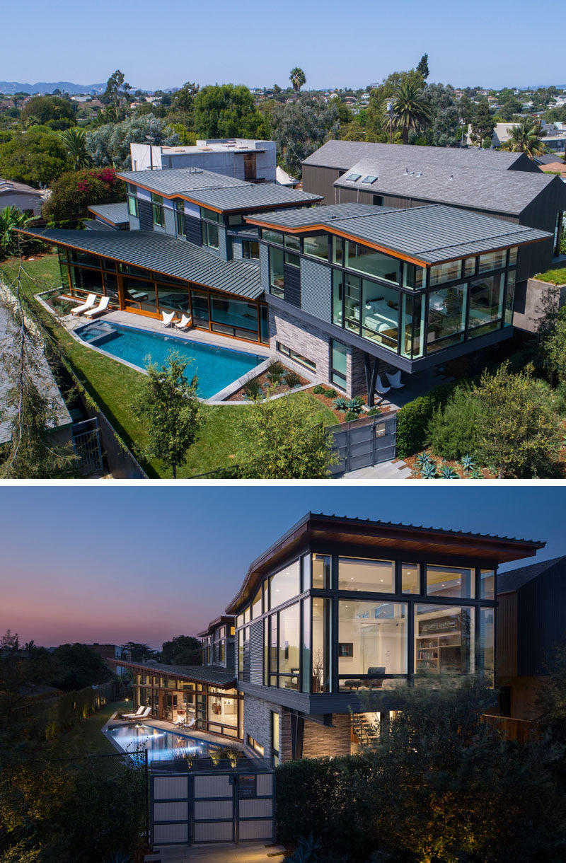  Этот современный дом из драматической серии плоскостей складчатой ​​крыши и коллажа текстурированных поверхностей из металла и дерева. #ModernHouse #HouseDesign #ModernArchitecture 
