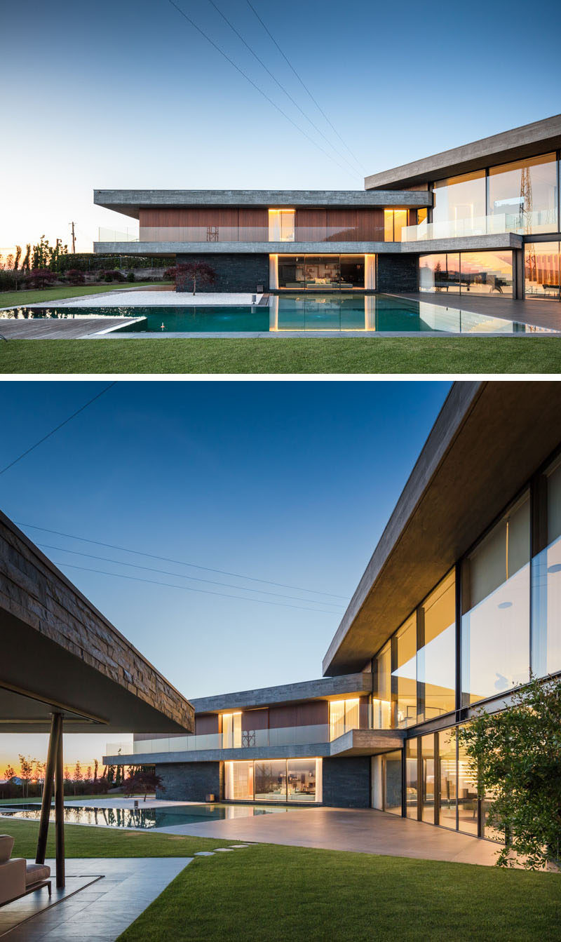  Компания TRAMA Arquitetos спроектировала «Fraiao House», современный дом, расположенный на склоне холма, в букве «V», чтобы насладиться захватывающим видом на город Брага в Португалии. #ModernHouse #ModernArchitecture 