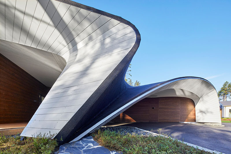 Уникальная изогнутая форма этого современного дома была вдохновлена ​​дизайном лодок и самолетов. #ModernHouse #SculpturalHouse # Архитектура