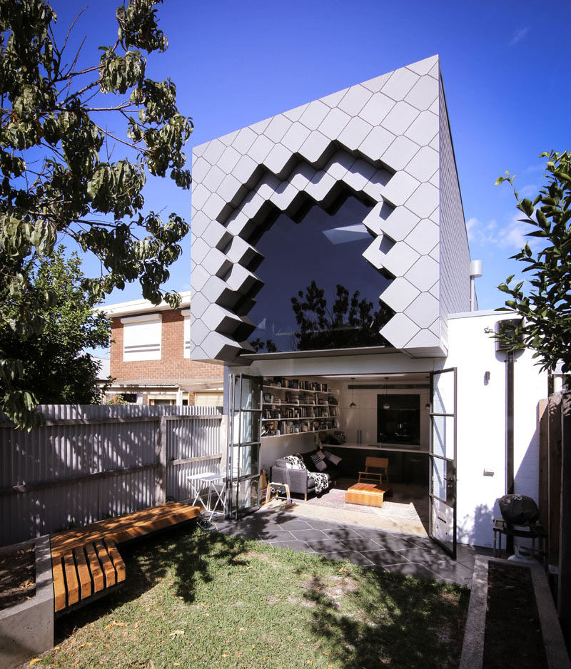 Мозаичный узор был использован для создания уникального фасада пристройки дома в Австралии 