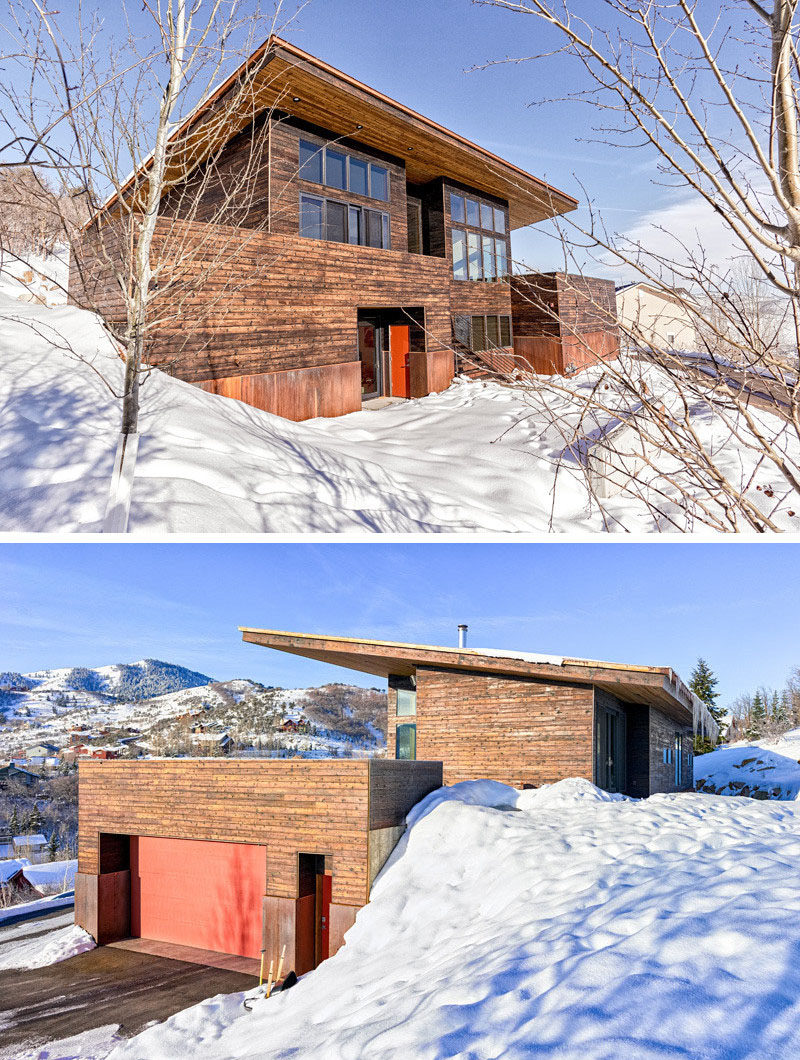16 примеров современных домов с наклонной крышей | Наклонная крыша этого современного дома наклонена назад, чтобы максимально увеличить естественное освещение внутри, позволяя снегу и дождю стекать сзади.