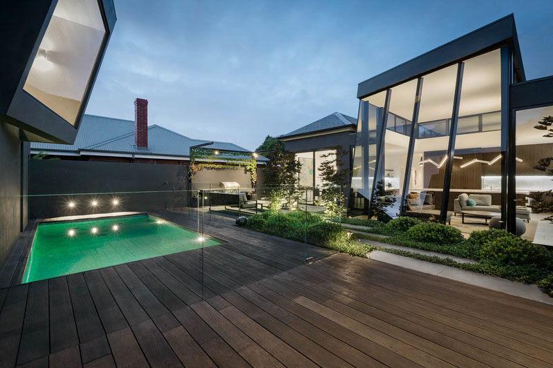 LSA Architects спроектировали современный дом для оригинального викторианского дома в Мельбурне, Австралия. #ModernHouseAddition # Архитектура #ModernHouse # Бассейн