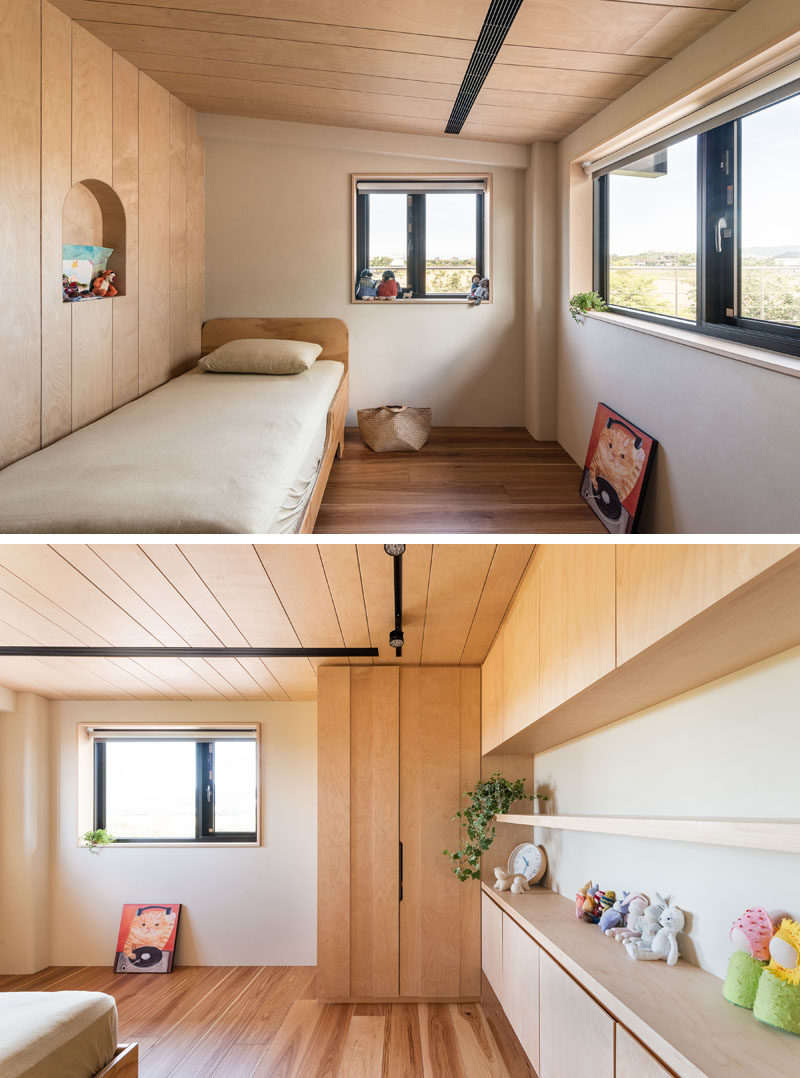 В этой современной детской спальне в стене вырезан небольшой альков, встроенные деревянные шкафы и стеллажи проходят вдоль стен. # ДетскиеСпальня # СпальняДизайн